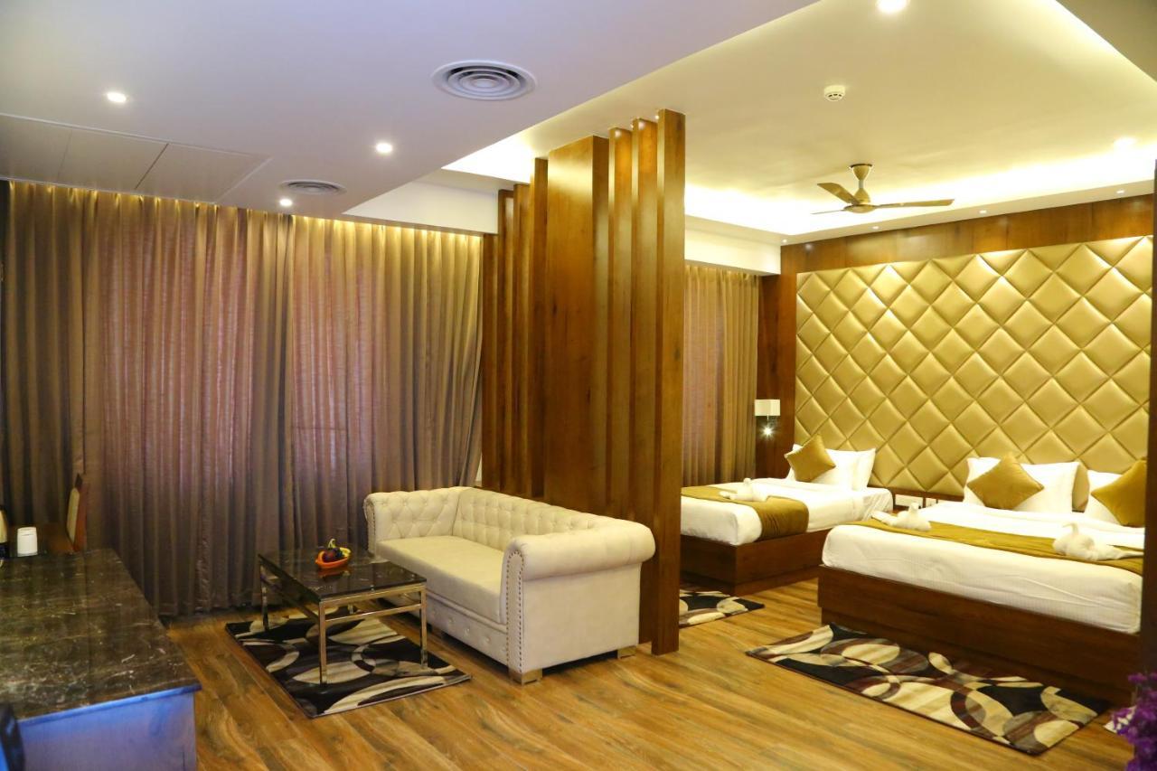 Vsr Grand Hotel Madanapalle Exterior foto