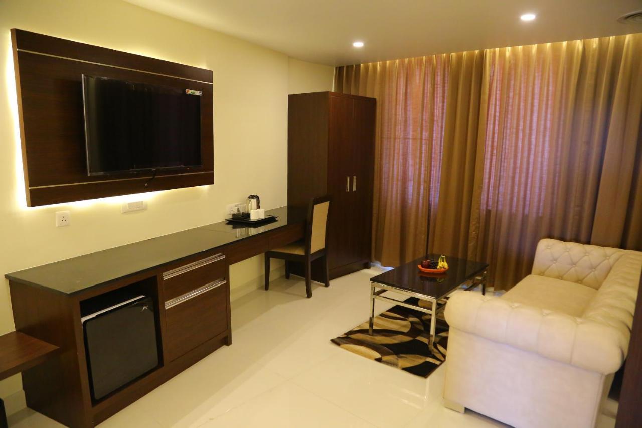 Vsr Grand Hotel Madanapalle Exterior foto