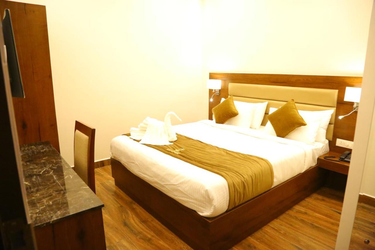 Vsr Grand Hotel Madanapalle Exterior foto