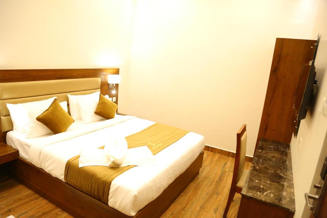 Vsr Grand Hotel Madanapalle Exterior foto