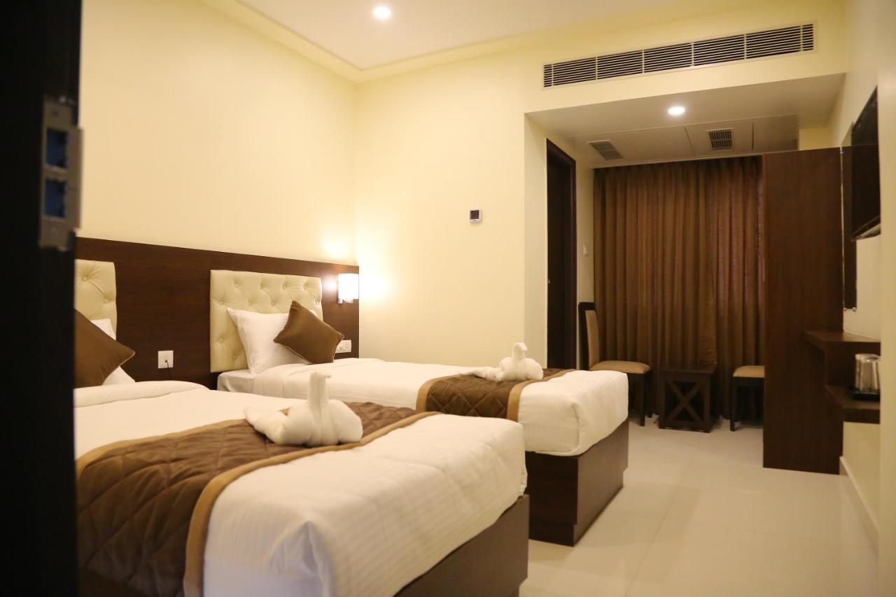 Vsr Grand Hotel Madanapalle Exterior foto
