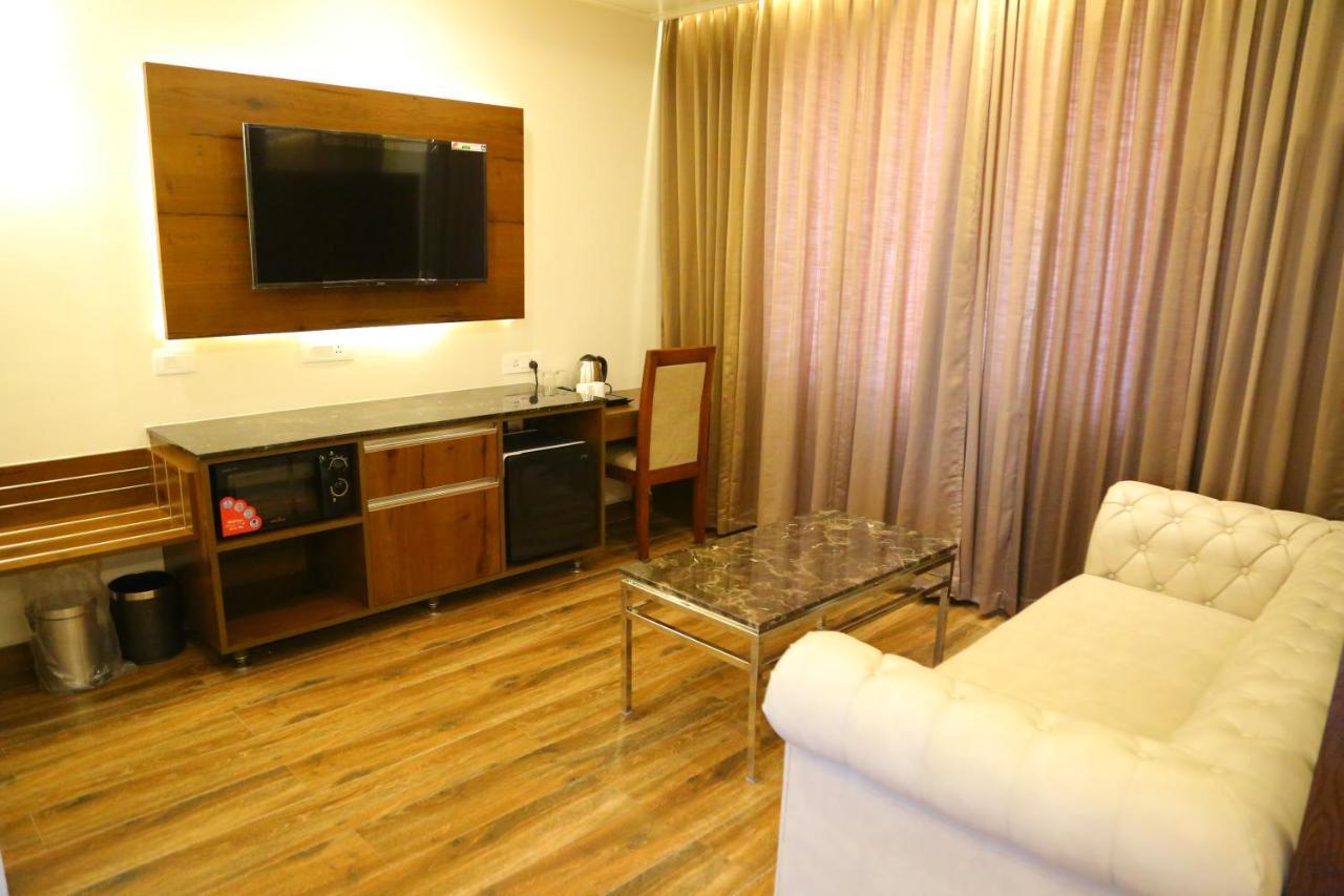 Vsr Grand Hotel Madanapalle Exterior foto