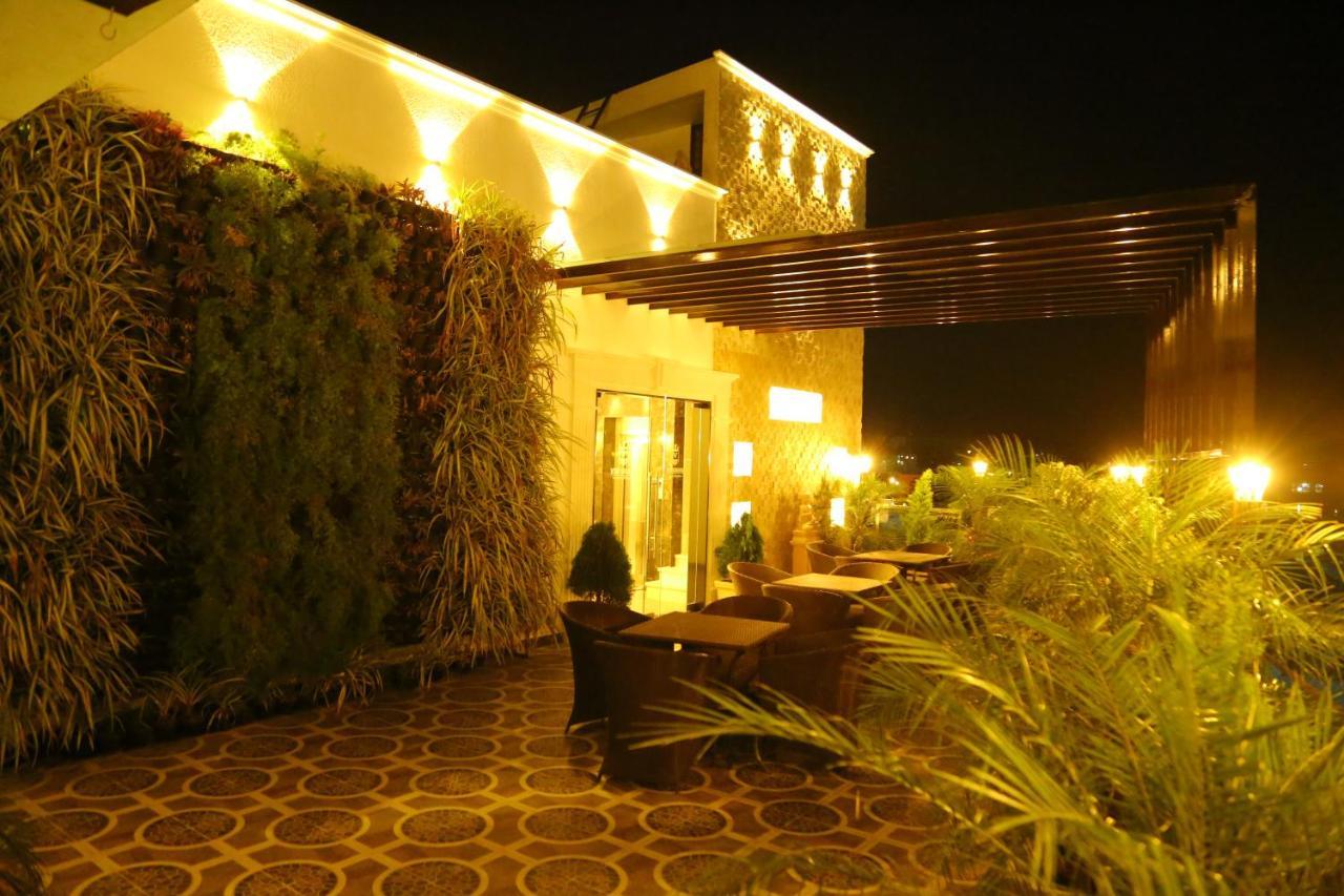 Vsr Grand Hotel Madanapalle Exterior foto