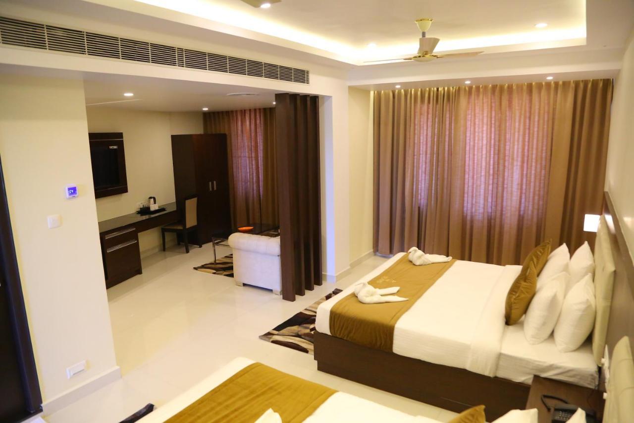 Vsr Grand Hotel Madanapalle Exterior foto