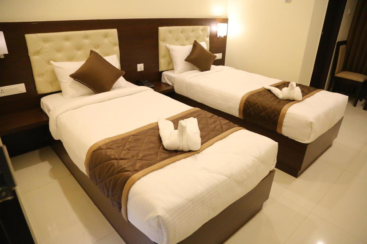 Vsr Grand Hotel Madanapalle Exterior foto