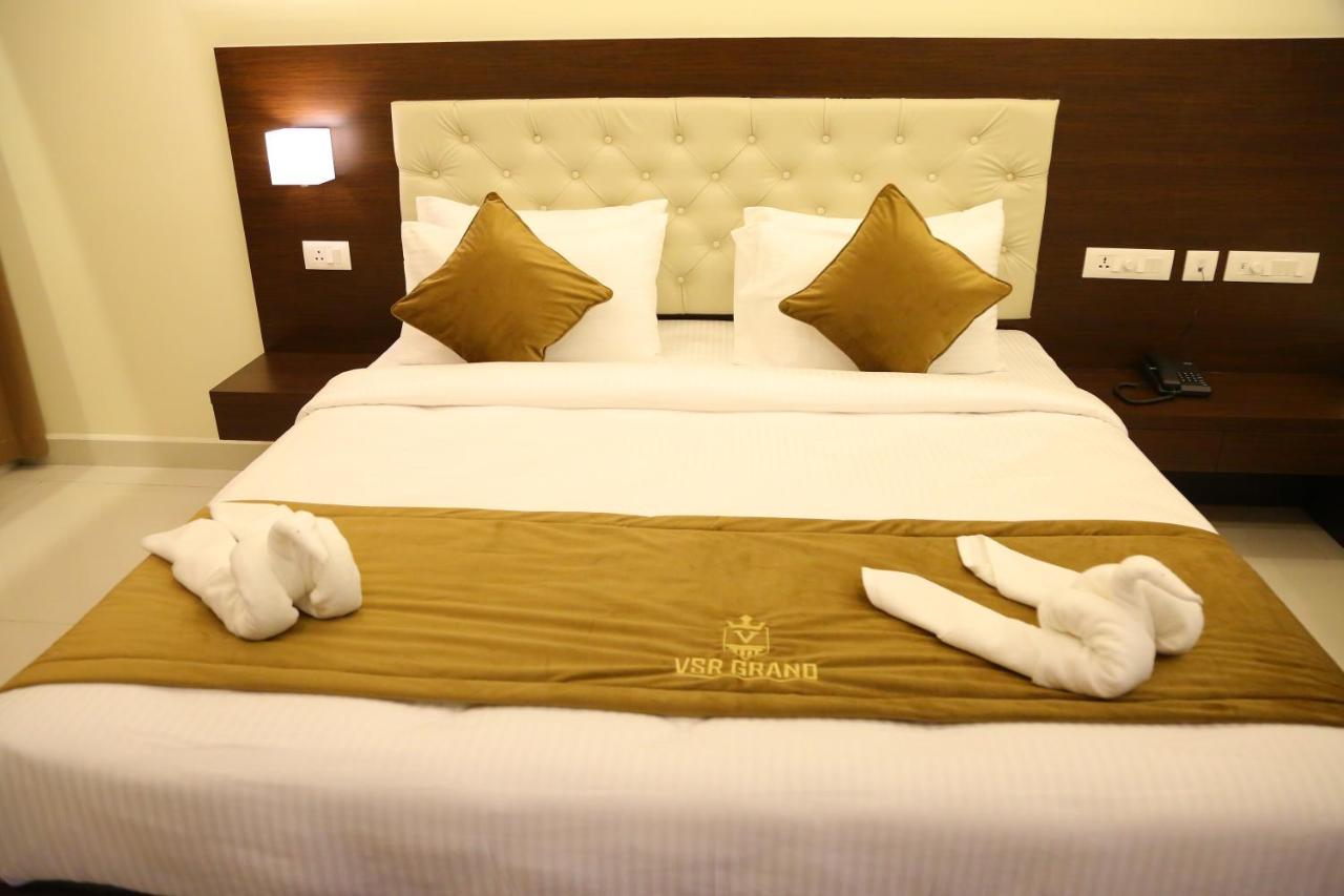 Vsr Grand Hotel Madanapalle Exterior foto
